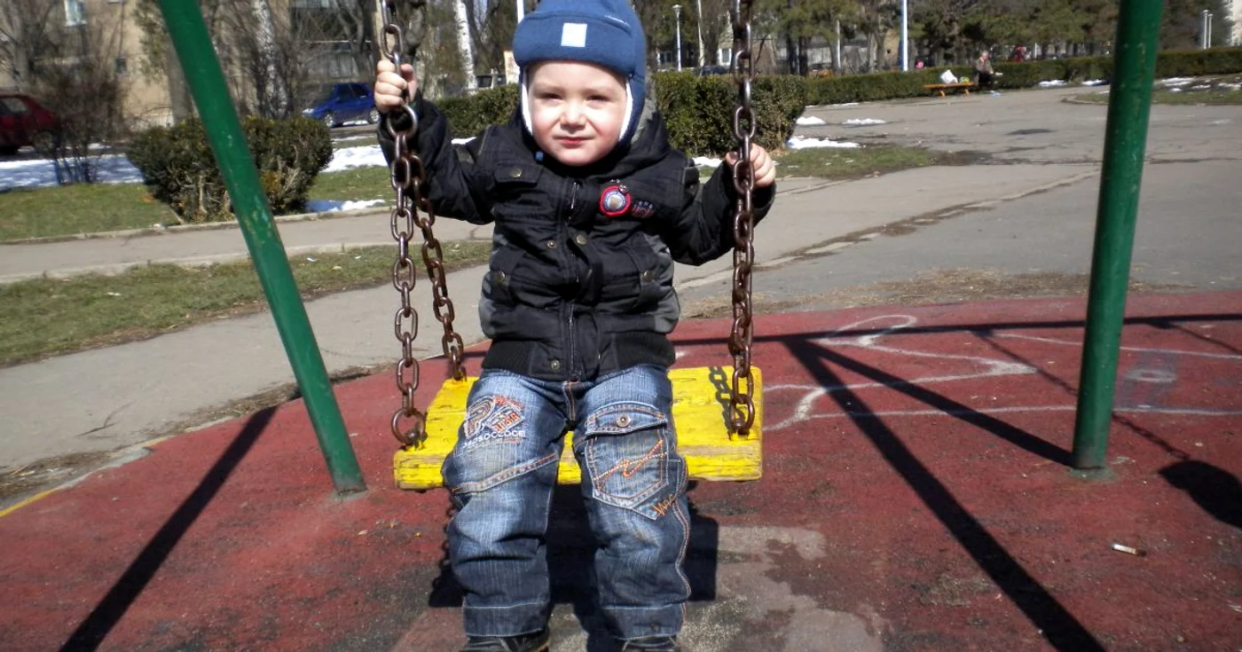 Andrei a fost unul dintre cei care a ieşit cu mama lui să se distreze în parc