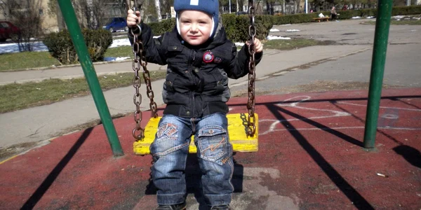 Andrei a fost unul dintre cei care a ieşit cu mama lui să se distreze în parc