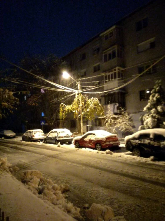 Pe parcursul zilei de luni (19 noiembrie) temporar va ninge în general moderat cantitativ şi se va depune strat de zăpadă local mai consistent. FOTO Facebook