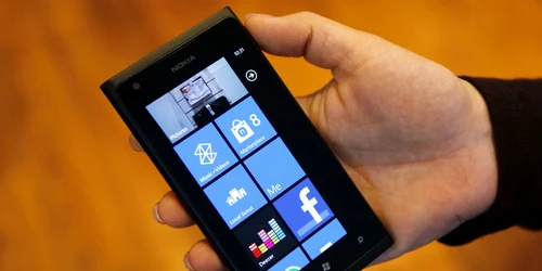 NOKIA lumia 800