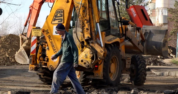 Turcii au încercat să fugă din ţară cu două excavatoare sechestrate, Foto: Bogdan Dimofte