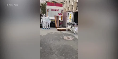 Curtea spitalului din Constanţa transformată în morgă 