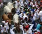 tauri prin multimea de alergatori la san fermin pamplona foto reuters 9