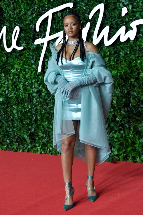 Rihanna a fost lăudată pentru ținuta purtată la British Fashion Awards