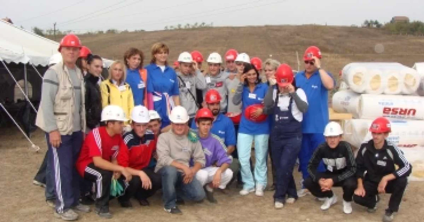 Oradea: Sportivii au făcut bătături la mâini, de la cât au construit