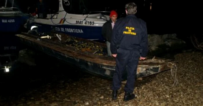 Bărbatul a fost reţinut după ce poliţiştii de frontieră au tras în motorul bărcii