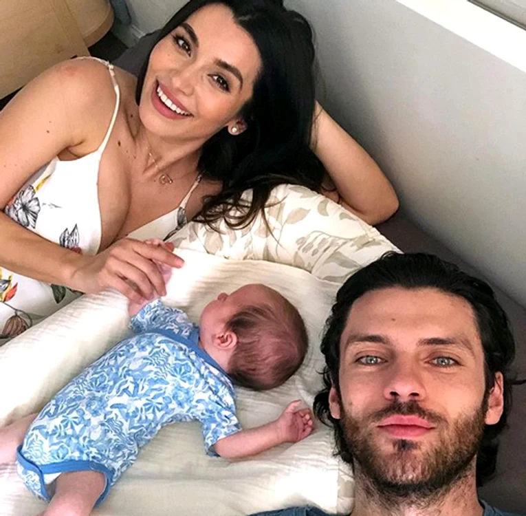 
    Lili Sandu, Silviu Țolu și fiul lor, Thomas Jayfoto: Instagram  