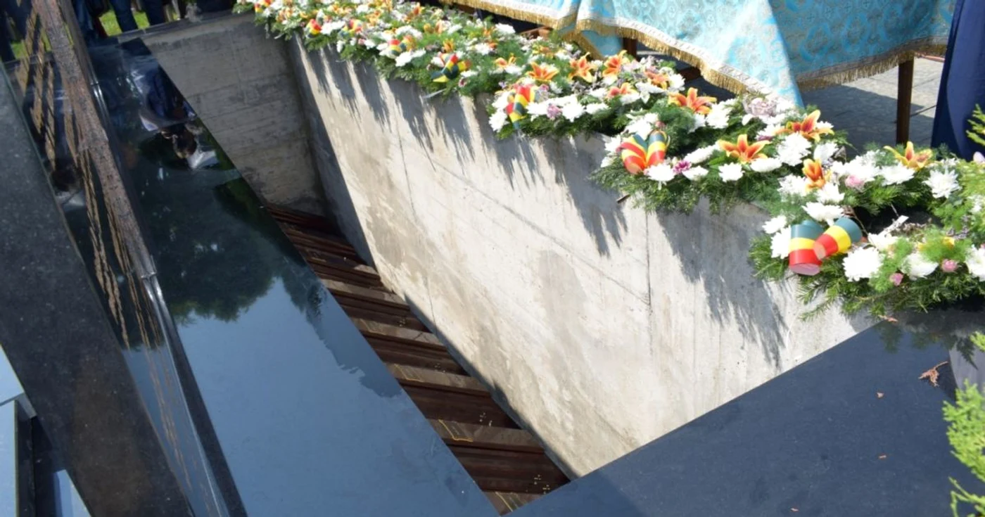 Sicriele cu rămăşiţele pământeşti au fost reînhumate la Alba Iulia