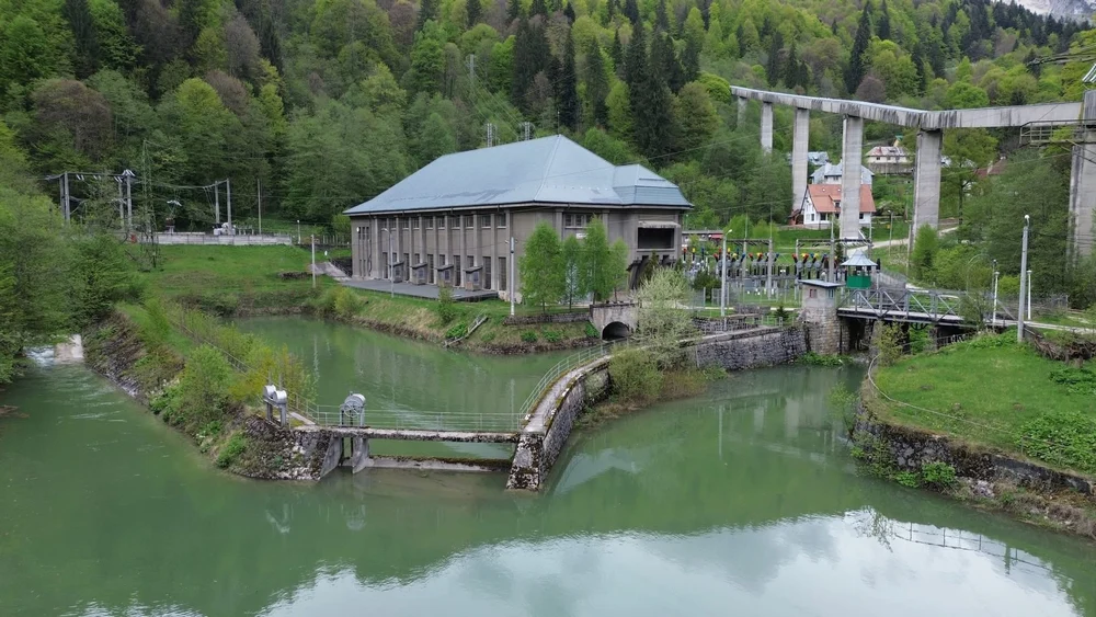 Dobrești, prima mare hidrocentrală a României. Construită în 16 luni, rezistă de un secol la poalele Bucegilor