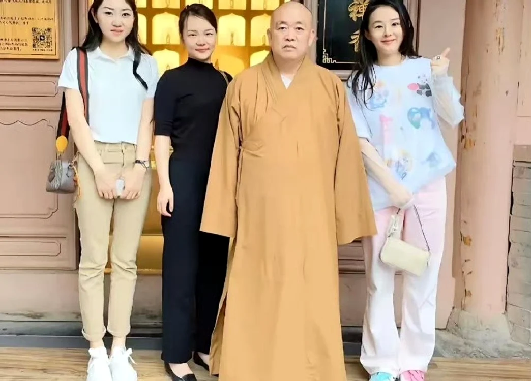  Abatele Shi Yongxin, supranumit și „călugărul CEO” /FOTO:X