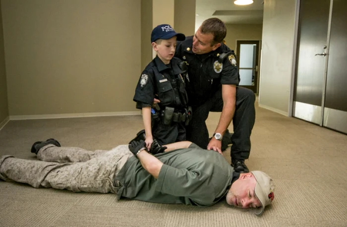 Gage, polițist la 13 ani