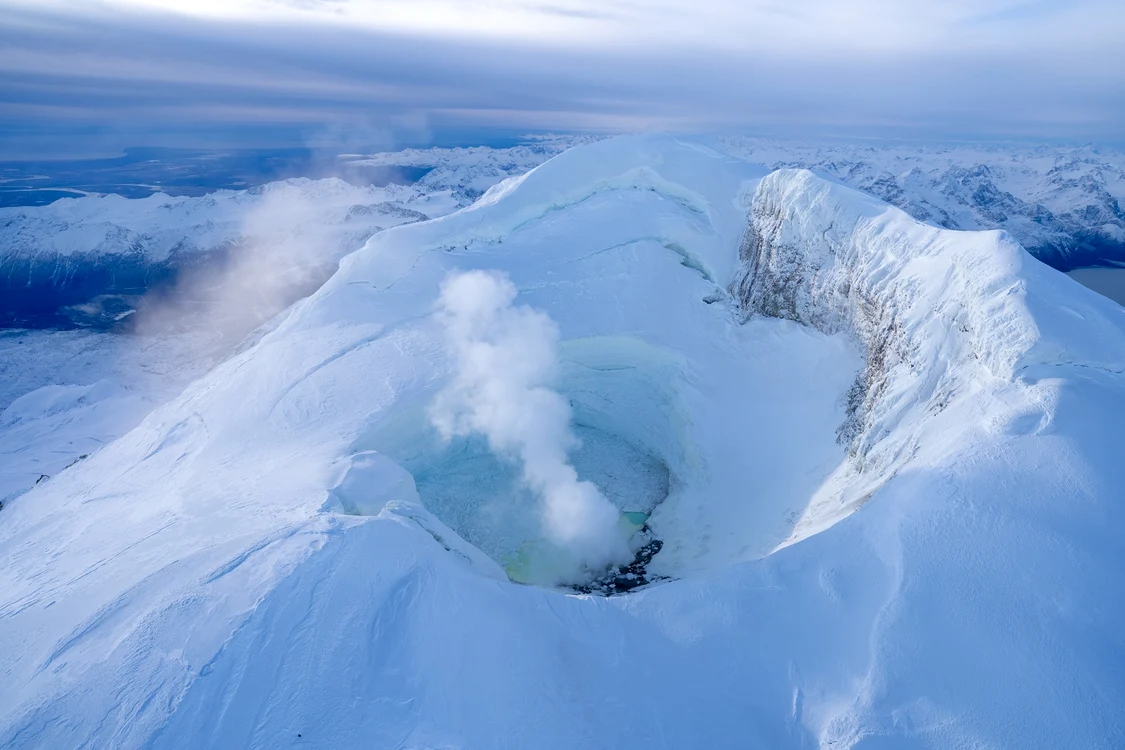 Semne de erupție la vulcanul Muntele Spurr FOTO: Alaska Volcano Observatory/ FB