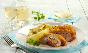 cordon bleu cu garnitura de cartofi 580x400 jpeg