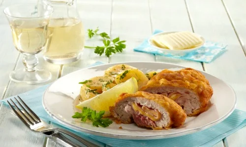 cordon bleu cu garnitura de cartofi 580x400 jpeg
