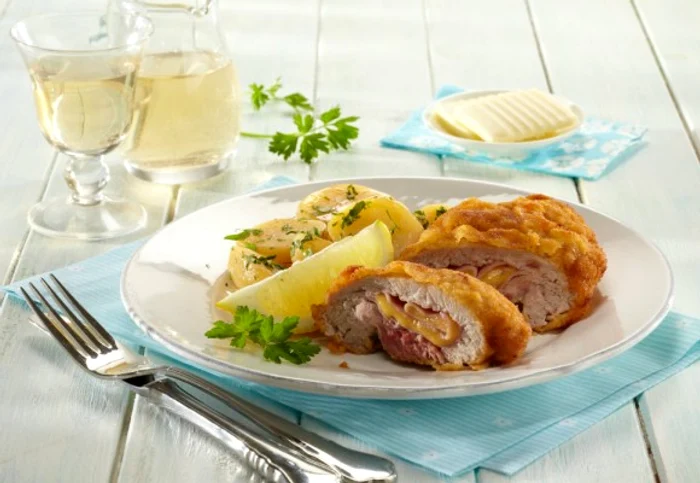 
    Vezi des această rețetă în meniul restaurantelor, dar nu-ți imaginezi cat de usor se preparaclickpoftabuna.ro  