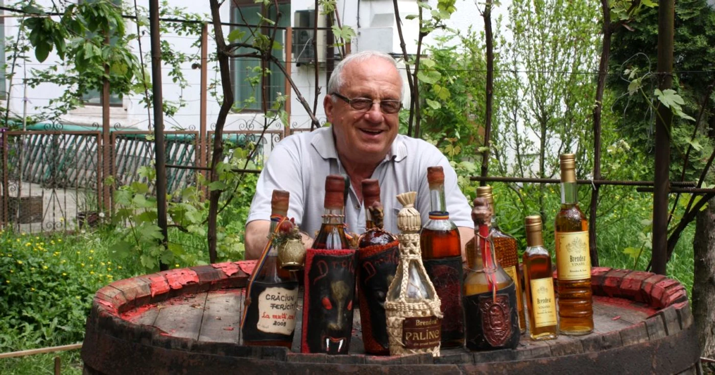 Petru Brendea este fascinat de această băutură de câteva decenii bune FOTO: Bianca Sara