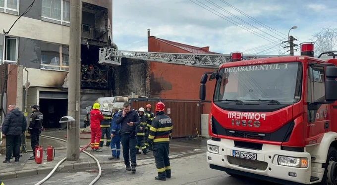 Incendiu la un bloc din Cluj Napoca. Patru persoane au fost evacuate