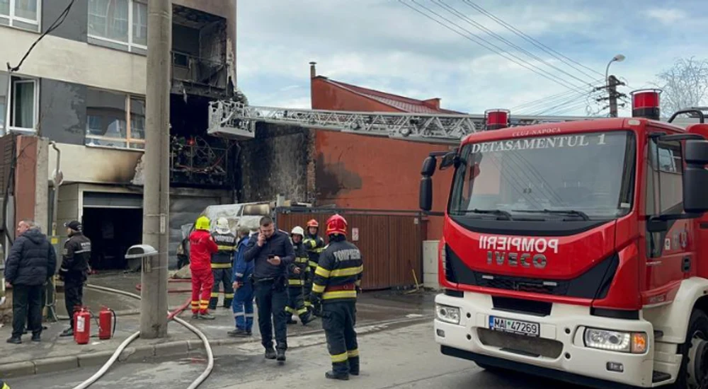 Incendiu la un bloc din Cluj Napoca. Patru persoane au fost evacuate