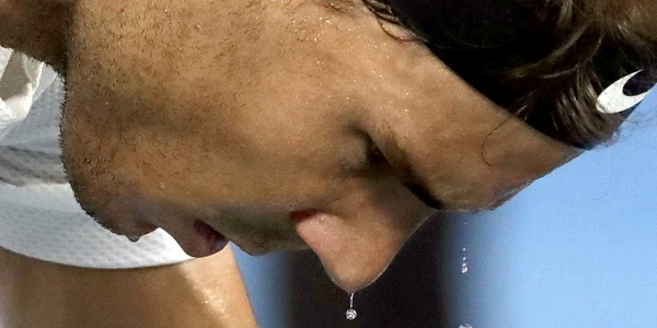 Rafael Nadal este supărat în timpul finalei de la Australian Open. FOTO EPA
