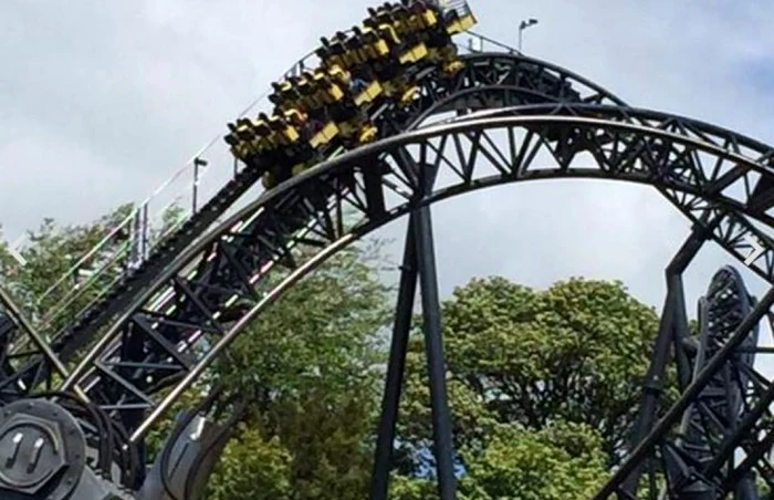 Potrivit martorilor, pasagerii roller-coasterului au rămas suspendaţi şi strigau după ajutor FOTO Sky News