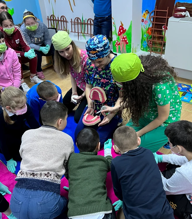 Copiii au primit explicații despre igiena orală și afecțiunile dinților FOTO Adina Dogaru