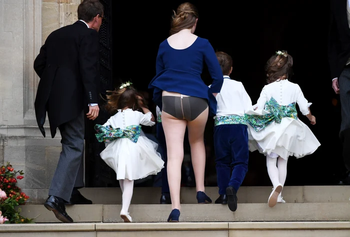 
    Prințesa Eugenie și Jake Brooksbank, după ceremonia din capela St. Georgefoto: Getty Images  