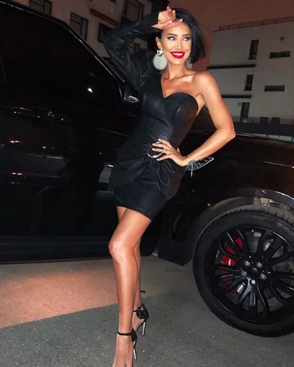 Ținuta Adelinei Pestrițu 