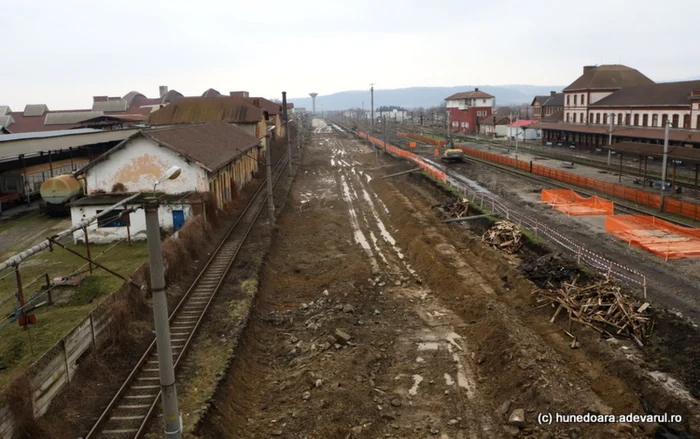 gara simeria si calea ferata in santier foto daniel guta adevarul