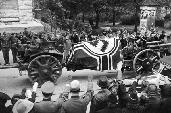 Funeraliile lui Erwin Rommel, la 18 octombrie 1944 (© Bundesarchiv Bild 183-J30704)