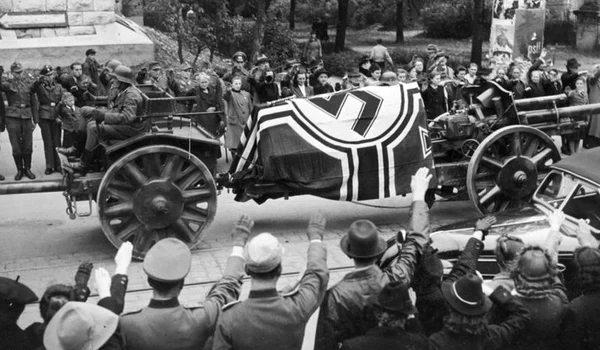 Funeraliile lui Erwin Rommel, la 18 octombrie 1944 (© Bundesarchiv Bild 183-J30704)