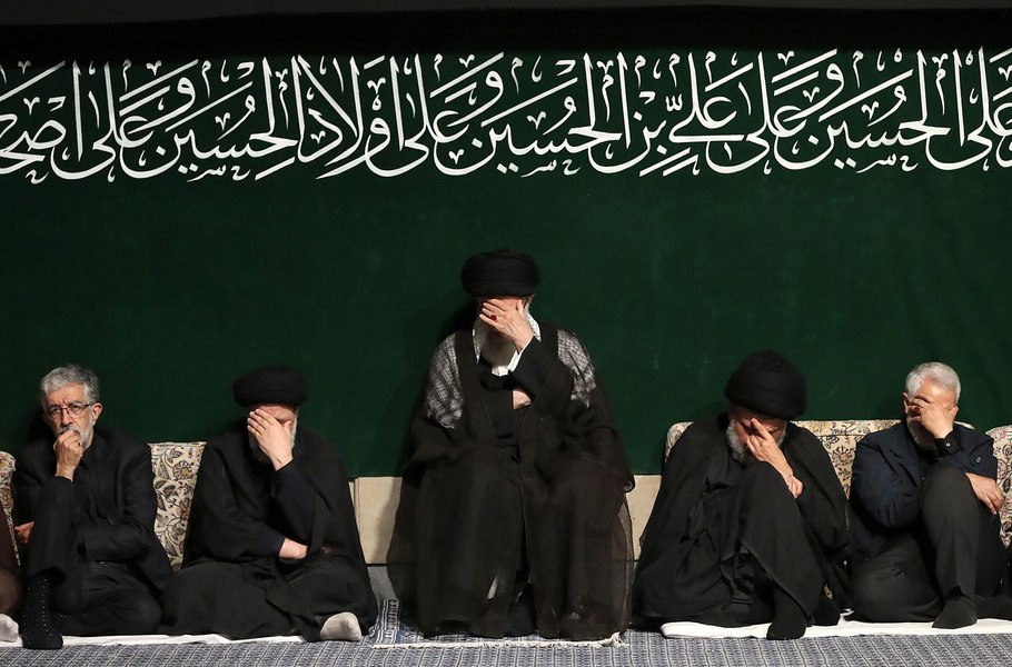 Viața secretă a Iranului, între chefuri de noapte și operații estetice. „Oamenii reușesc în privat să trăiască dincolo de restricții“