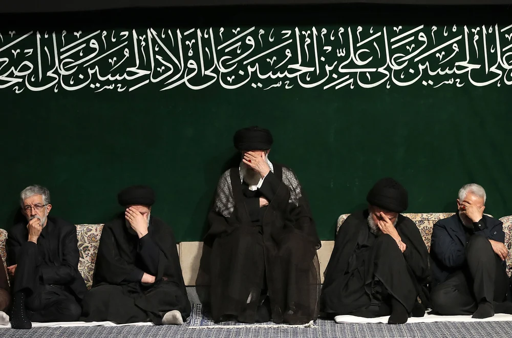 Viața secretă a Iranului, între chefuri de noapte și operații estetice. „Oamenii reușesc în privat să trăiască dincolo de restricții“