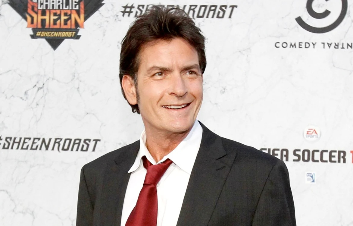 Ajuns la
vârsta de 48 de ani, Charlie Sheen spune că acea diplomă de
absolvire a liceului reprezintă una dintre realizările sale de care
simte cel mai mândru