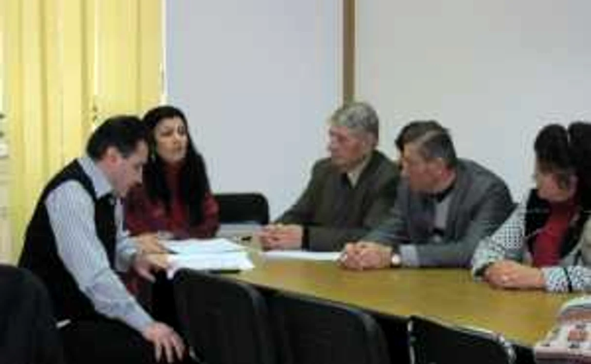Directorii Niculae şi Bobeş (foto stânga) au vorbit despre sprijinul oferit vârstnicilor de către DSP şi Asistenţa Socială 