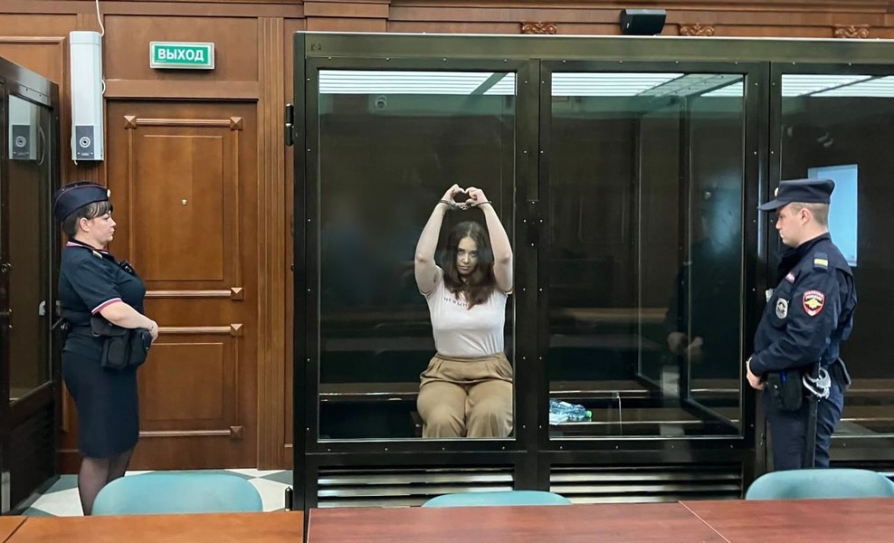 Jurnalistă din Rusia, condamnată la 12 ani de colonie penală pentru „trădare”. Procesul s-a desfășurat cu ușile închise
