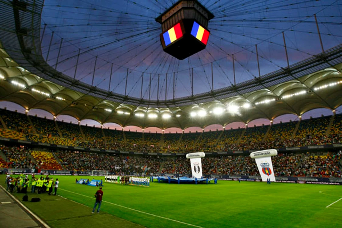 Aproximativ 20.000 de spectatori au asistat la meci din tribunele naţional Arena