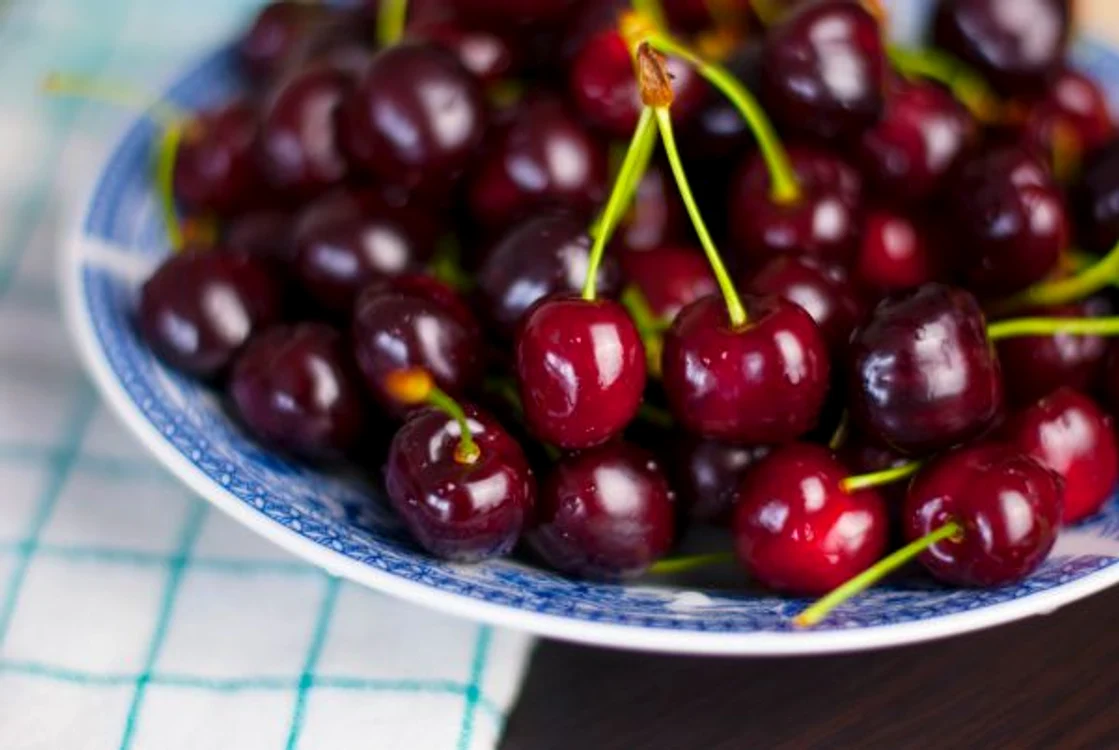 O porție de 1 cană de cireșe fără sâmburi are 97 de calorii. www.clickpentrufemei.ro