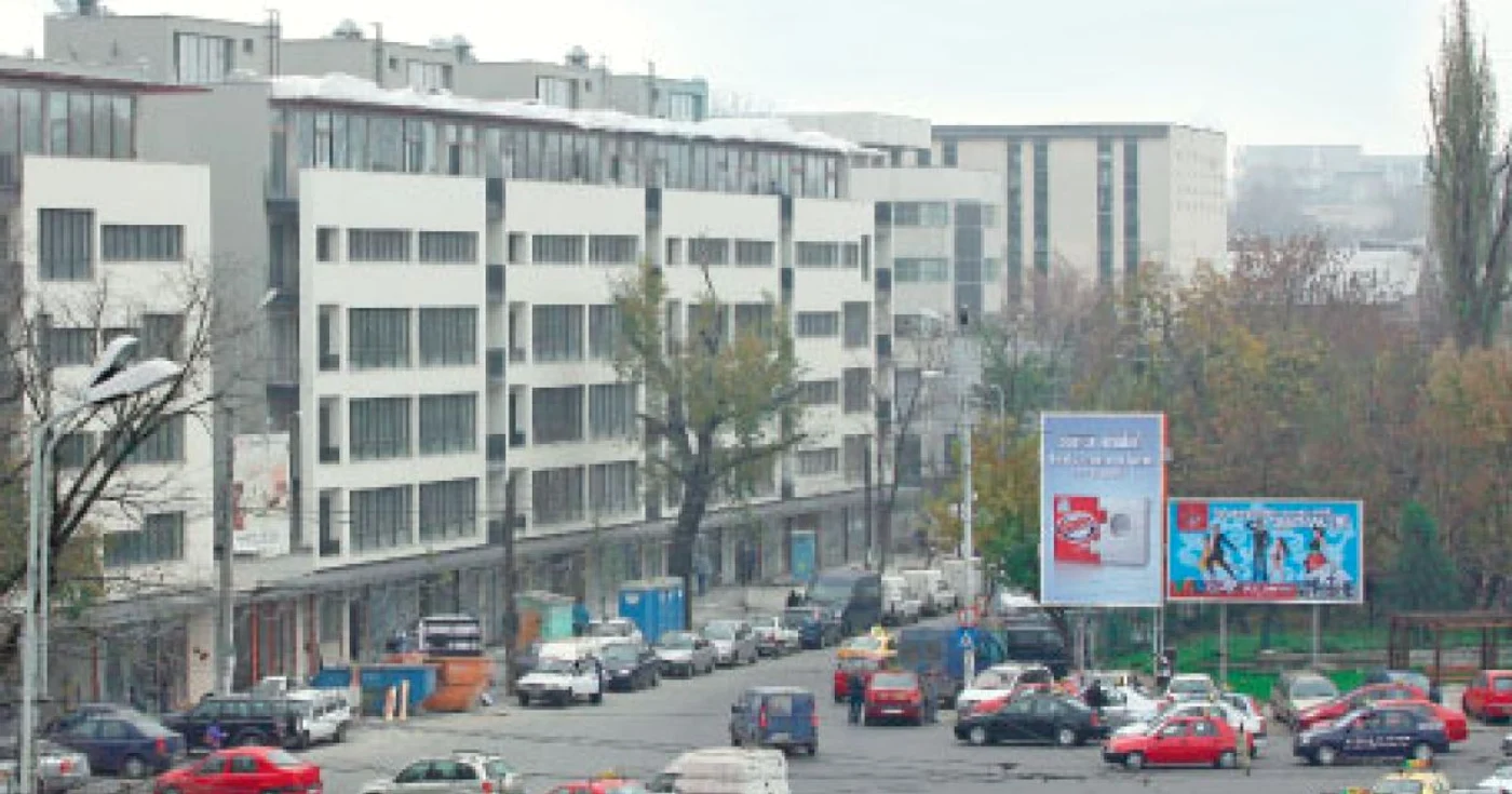 În vecinătatea parcului din centrul Capitalei se află atât cartiere rezidenţiale, cât şi clădiri de birouri şi spaţii industriale  