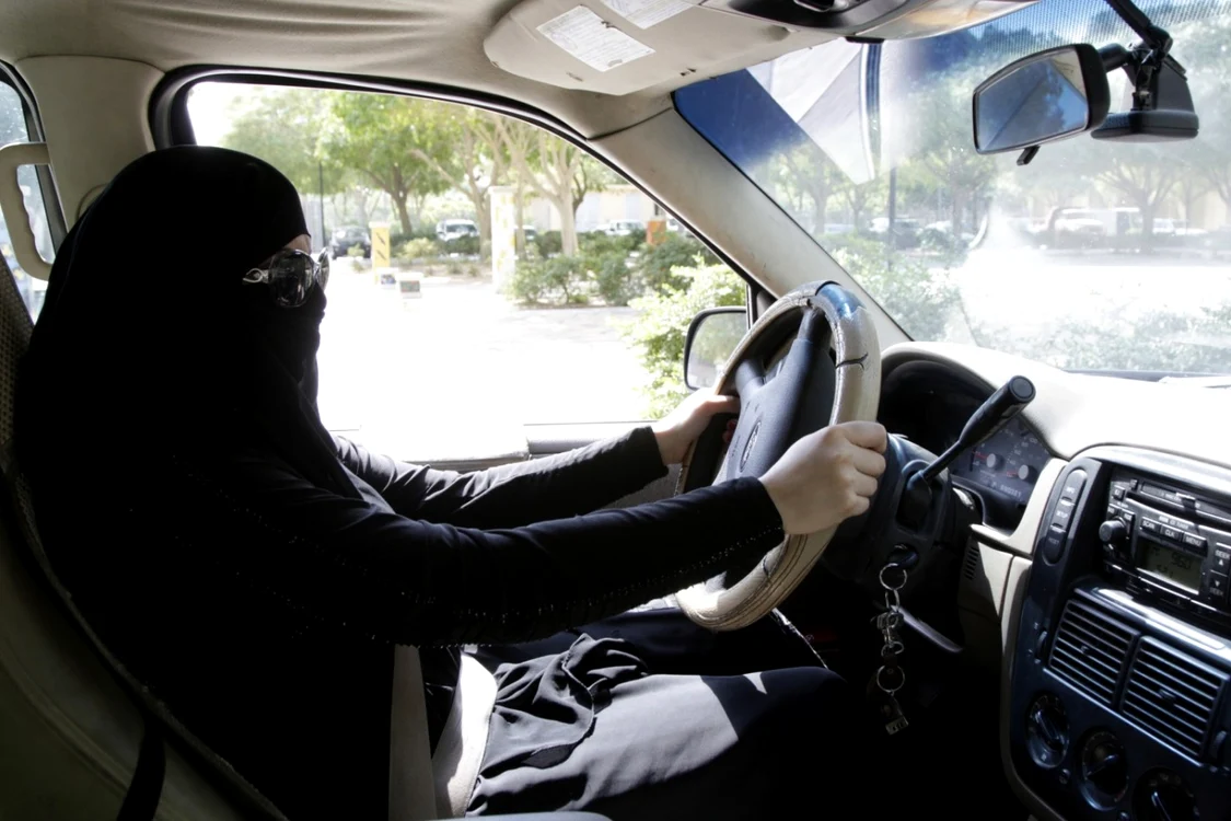 Arabia Saudită va permite femeilor saudite să şofeze/ Foto: EPA