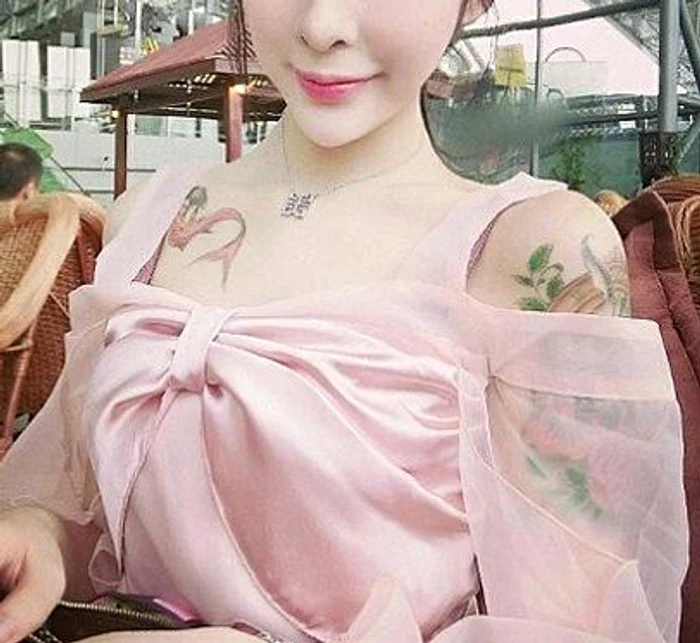 Tânăra de 15 ani a trecut printr-o serie de operaţii, pentru a avea chipul în formă de inimăFoto: Daily Mail