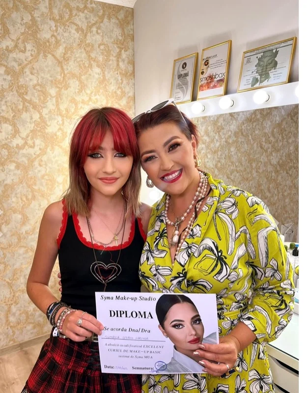 Rita Sumayla, fiica Ronei, e foarte talentată la machiaj  și desen Facebook 