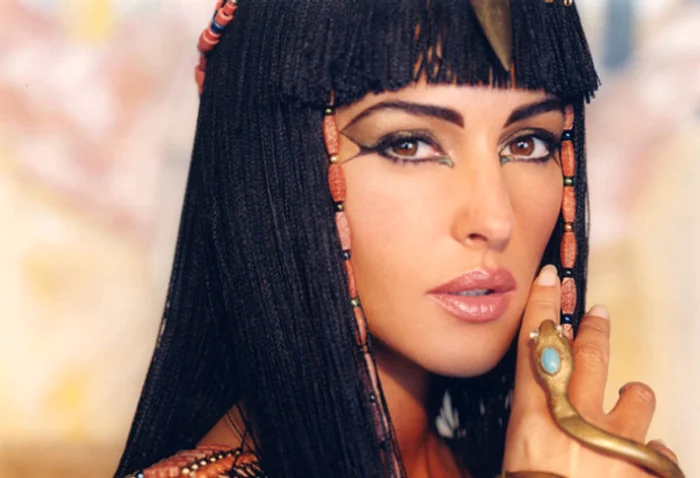 egyptian eye makeup tutoria 620x423 jpeg