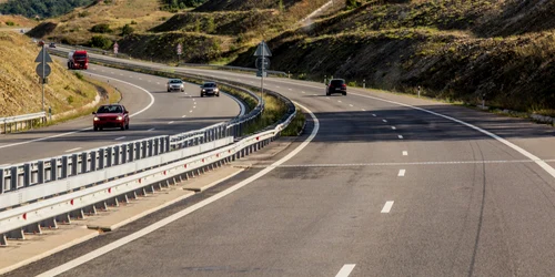 Autostrada Bulgaria - masina - vacanta FOTO Shutterstock 