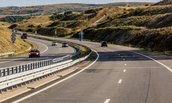 Autostrada Bulgaria - masina - vacanta FOTO Shutterstock