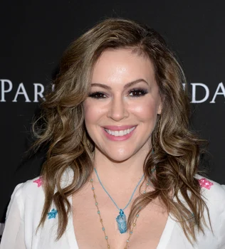 2 alyssa milano 1 jpg jpeg