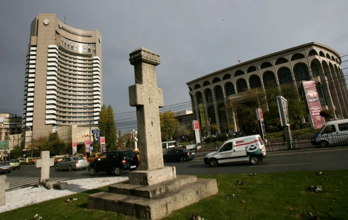 O femeie a căzut de la etajul 17 al Hotelului Intercontinental  FOTO: Adevărul