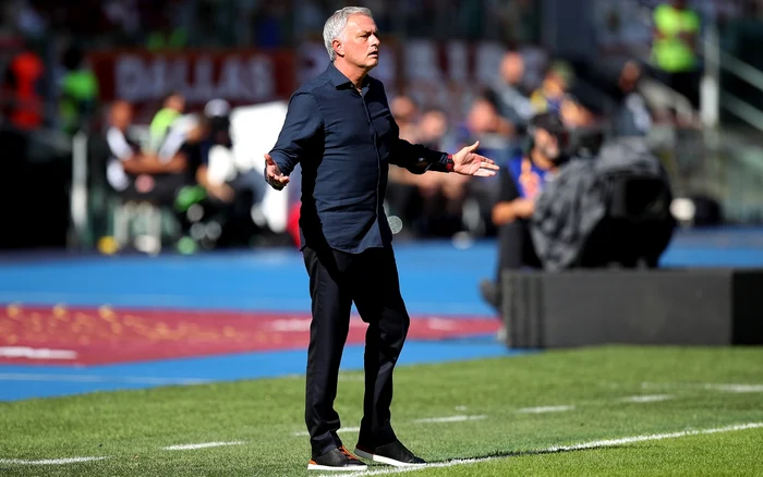 José Mourinho o să vadă meciul cu Inter din tribune (FOTO: Getty Images)