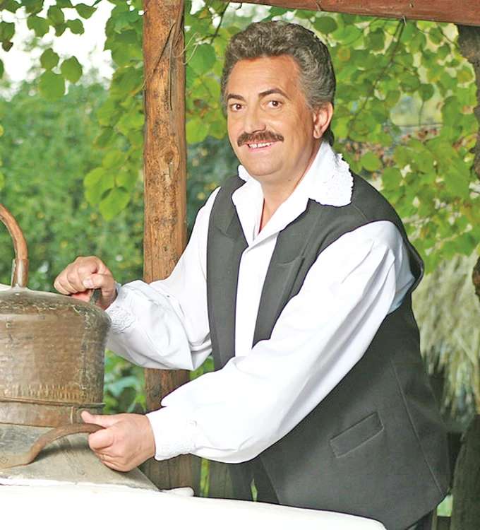 Petrică Mâţu Stoian şi-a operat pleoapele şi a îndepărtat excesul de piele