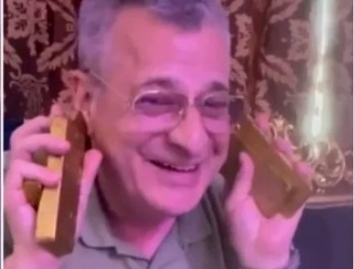 Varga și-a făcut „telefoane” din lingourile de aur FOTO Captură video