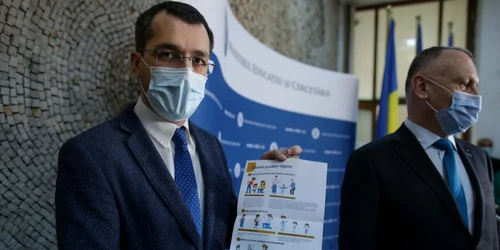 Conferinţă de presă - ordin comun - ministrul educaţiei - ministrul sănătăţii - reluarea cursurilor - redeschidere şcoli - Sorin Cîmpeanu - Vlad Voiculescu / 5 feb 2021 / FOTO Inquam Photos / Octav Ganea